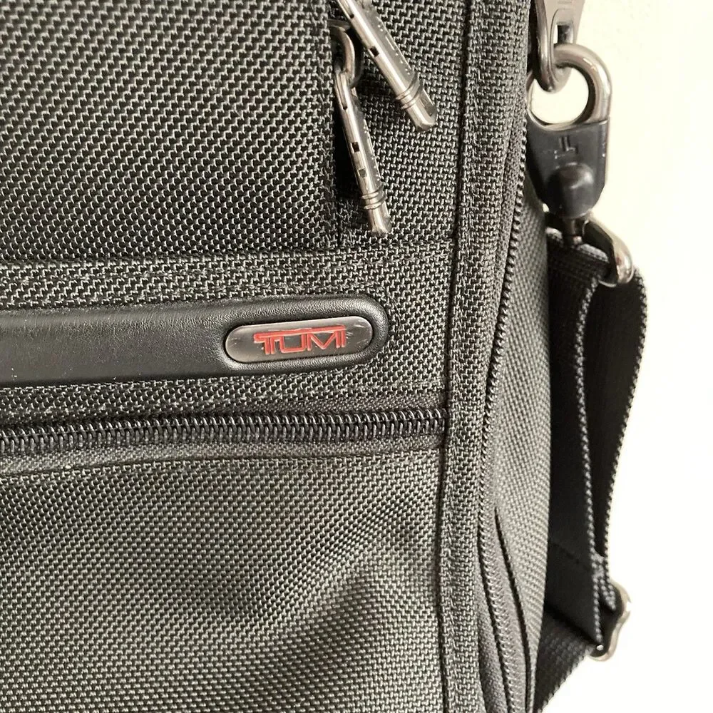 Tumi 22
